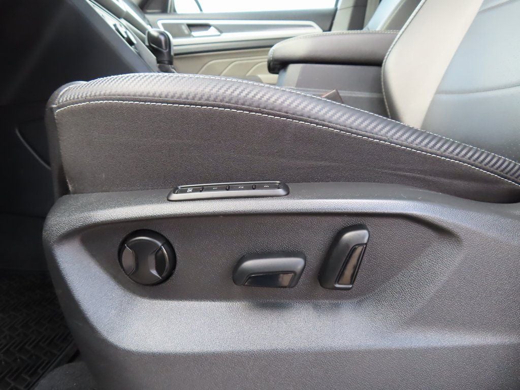 2023 Volkswagen Atlas Cross Sport 2.0T SEL R-Line