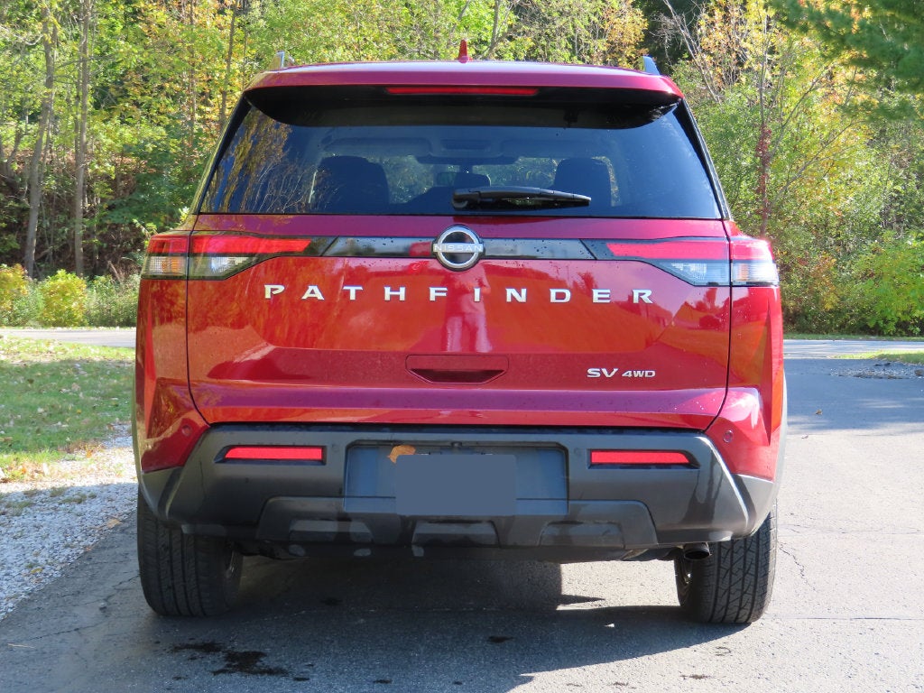 2024 Nissan Pathfinder SV