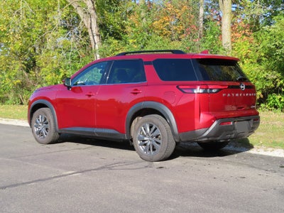 2024 Nissan Pathfinder SV