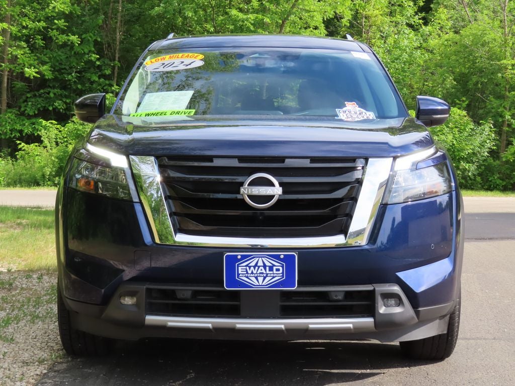 2024 Nissan Pathfinder SV