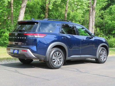 2024 Nissan Pathfinder SV