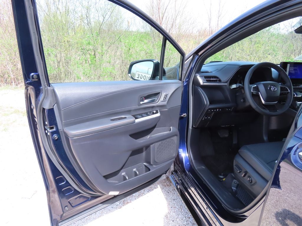 2025 Toyota Sienna Platinum 7 Passenger
