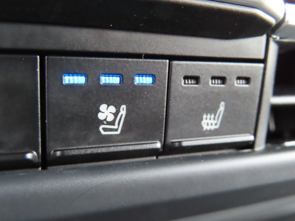 2025 Toyota Sienna Platinum 7 Passenger