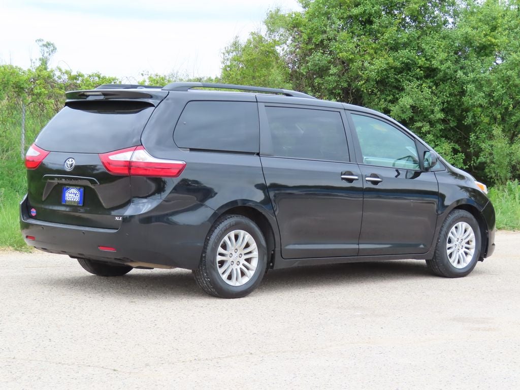 2016 Toyota Sienna XLE 8 Passenger