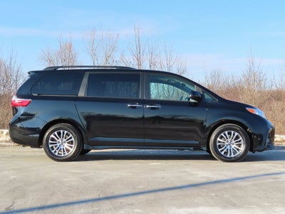 2019 Toyota Sienna XLE
