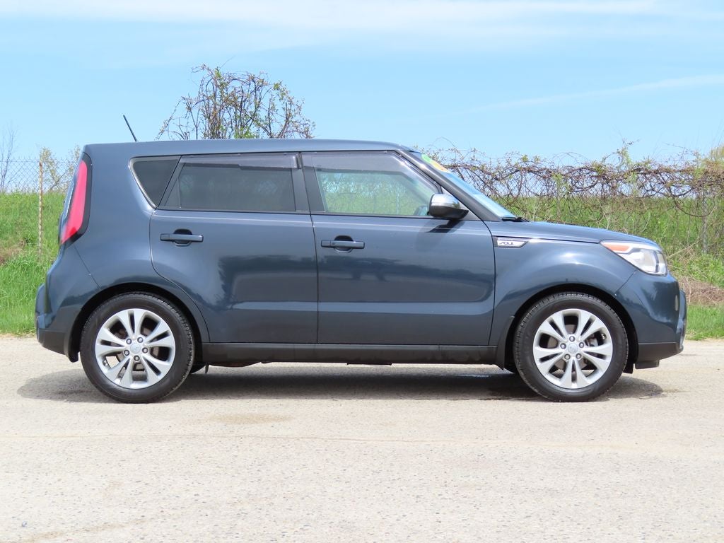 Used 2016 Kia Soul Base with VIN KNDJX3A58G7285964 for sale in Oconomowoc, WI