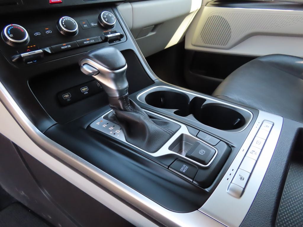 2023 Kia Carnival LX Seat Package