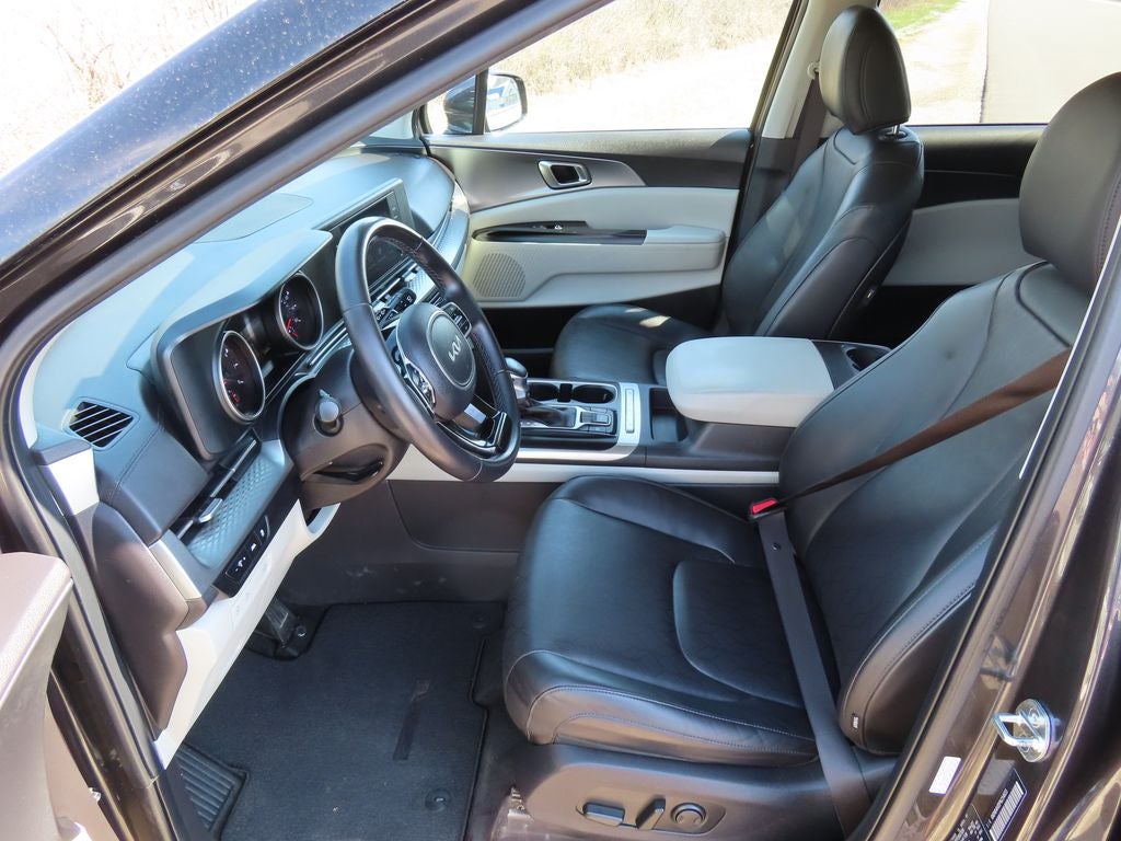 2023 Kia Carnival LX Seat Package